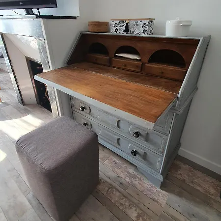 Appartement Rénové Et Lumineux A Les Bains Au Dessus D'un Ancien Commerce Mersois En Duplex Pour 4 Personnes Pour Du Repos, Des Ou Pour Le Travail *