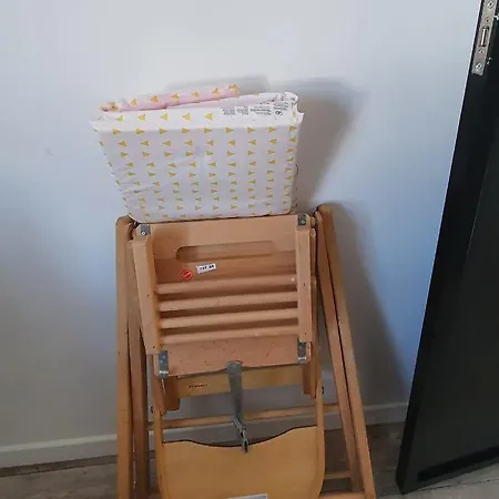 Rénové Et Lumineux A Les Bains Au Dessus D'un Ancien Commerce Mersois En Duplex Pour 4 Personnes Pour Du Repos, Des Ou Pour Le Travail