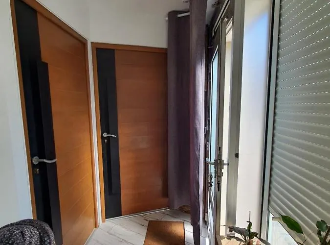 Rénové Et Lumineux A Les Bains Au Dessus D'un Ancien Commerce Mersois En Duplex Pour 4 Personnes Pour Du Repos, Des Ou Pour Le Travail Appartement *