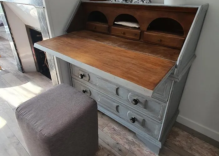 Appartement Rénové Et Lumineux A Les Bains Au Dessus D'un Ancien Commerce Mersois En Duplex Pour 4 Personnes Pour Du Repos, Des Ou Pour Le Travail *