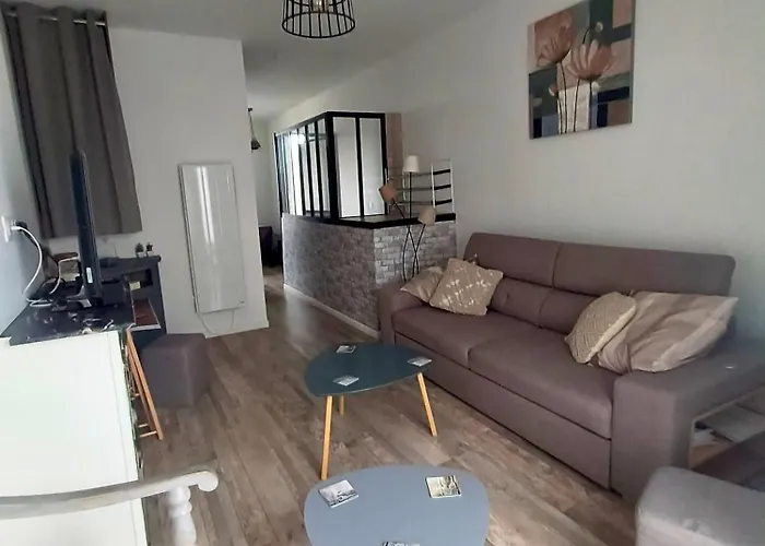 Rénové Et Lumineux A Les Bains Au Dessus D'un Ancien Commerce Mersois En Duplex Pour 4 Personnes Pour Du Repos, Des Ou Pour Le Travail Appartement